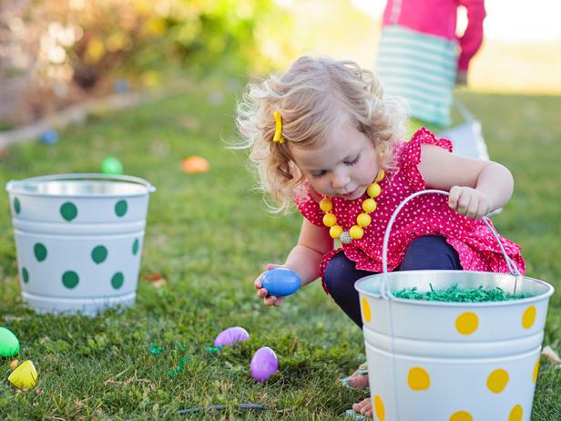 Photo_Kim-Stoegbauer-Easter-Egg-Decorating-Party-Egg-Hunt-Girl4_s4x3_lg